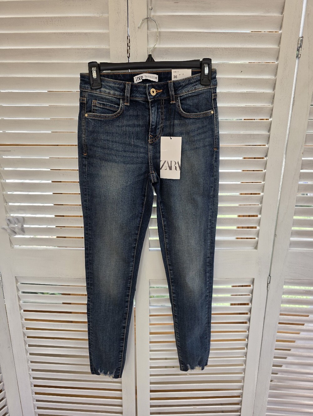 ZARA Women's Skinny Fit Mid-rise Cropped Jeans Size 26